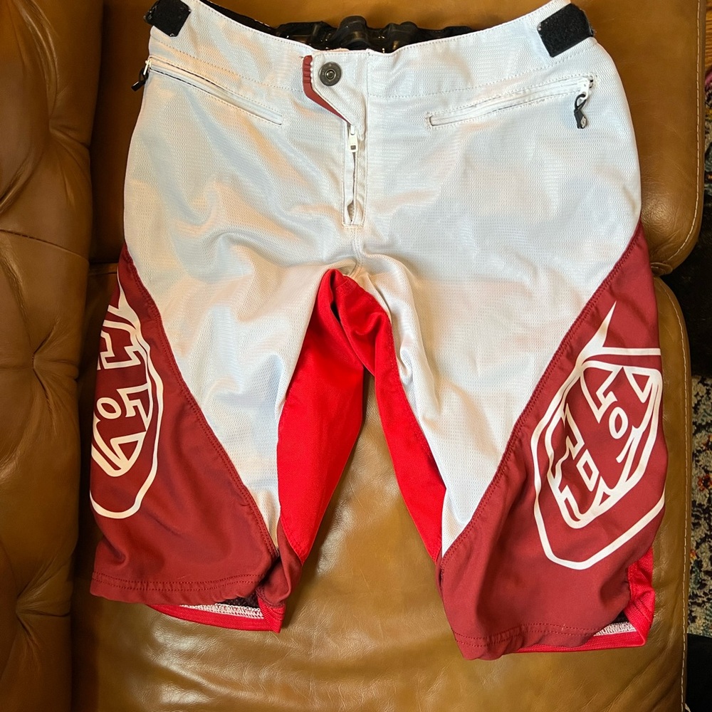 TROY LEE DESIGNS SPRINT SHORTS RED/WHITE SIZE 34 (2019)